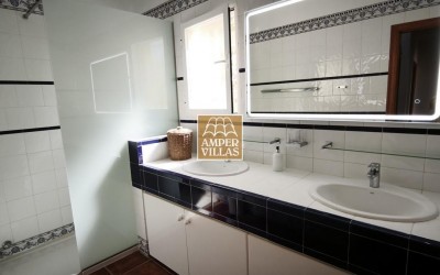 Spacious villa with guest apartment within short distance of the center of Altea la Vella.